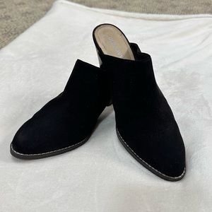 Womens Old Navy Mule. Black size 7.